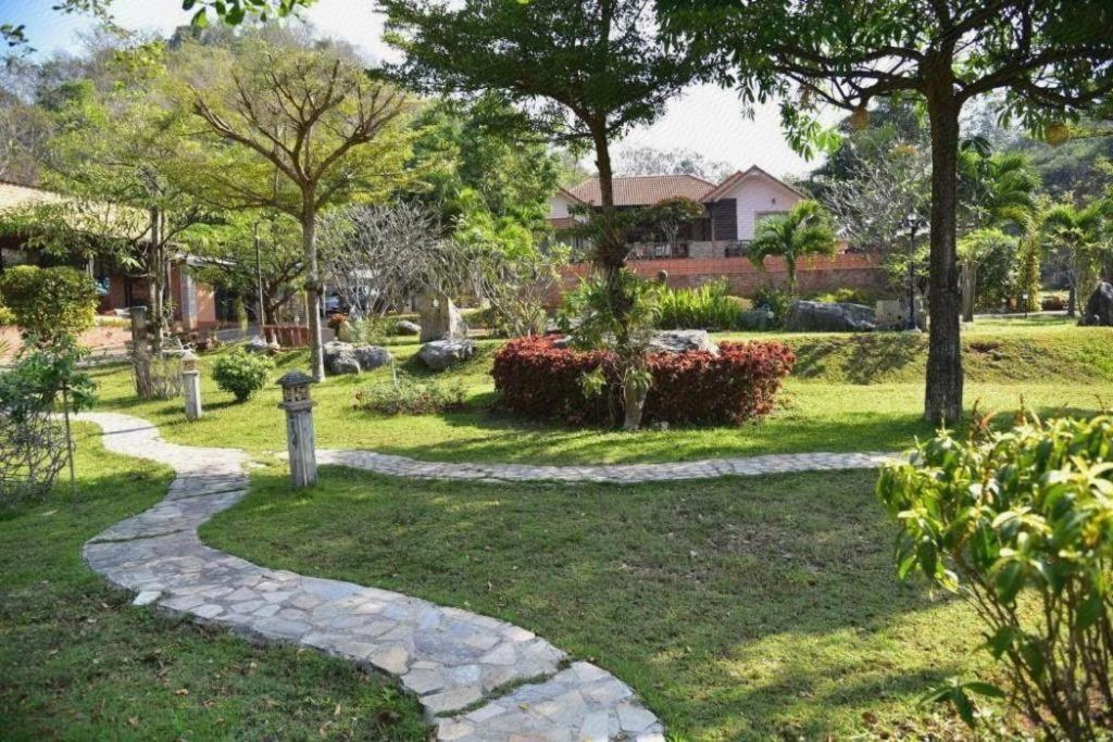 Dusit Talai Resort Mu Si Luaran gambar