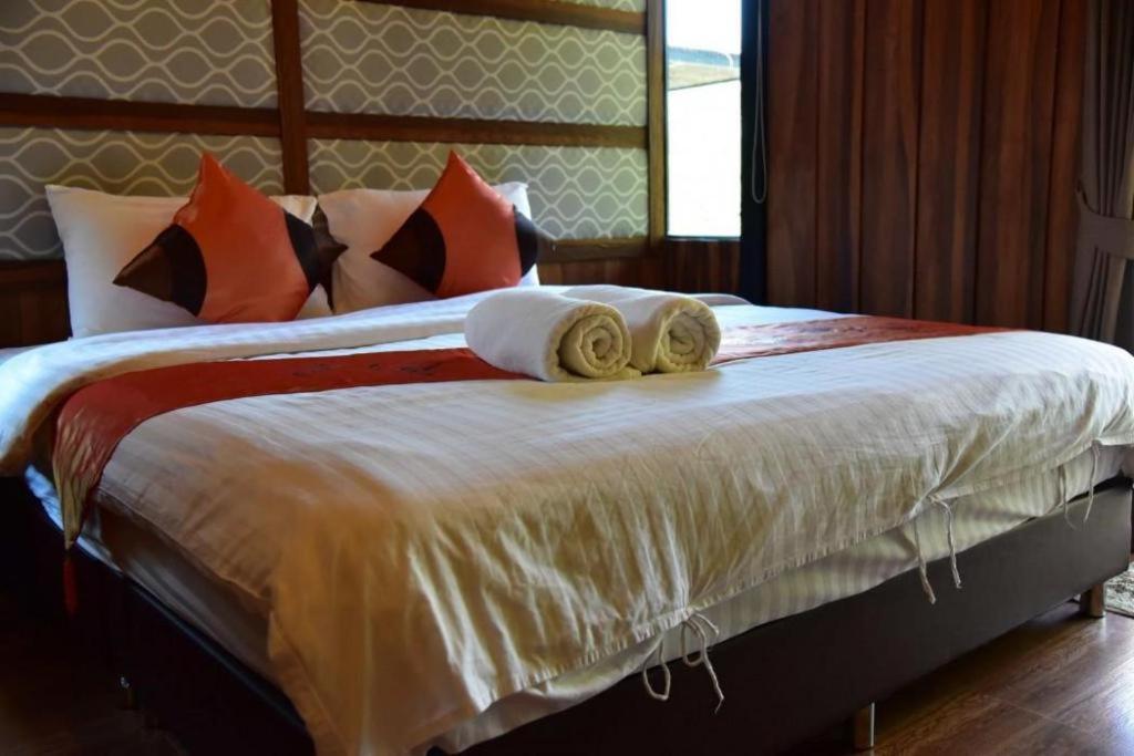 Dusit Talai Resort Mu Si Luaran gambar
