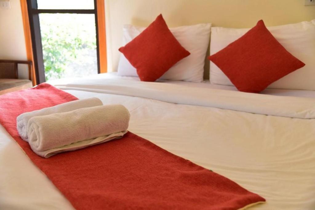 Dusit Talai Resort Mu Si Luaran gambar