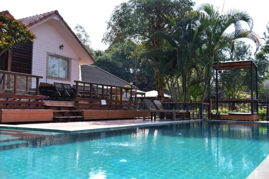 Dusit Talai Resort Mu Si Luaran gambar